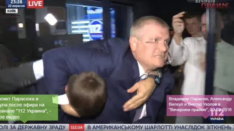 &Scaron;aketanje i uni&scaron;ten automobil: ukrajinski političari se obračunali nakon TV emisije