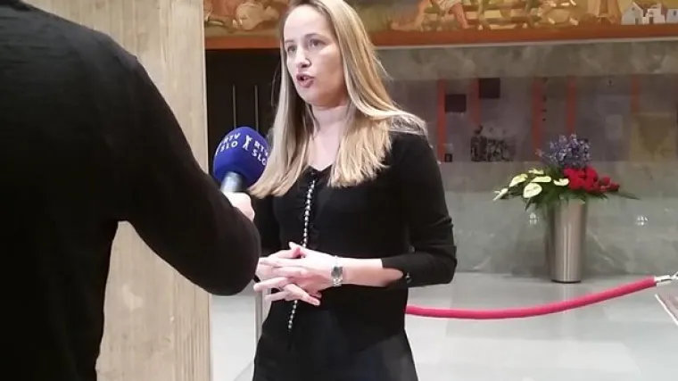 Mlada zastupnica nije bila svjesna mikrofona pa je žestoko opsovala