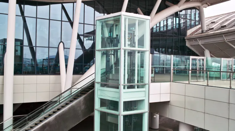 'Bila sam zarobljena u staklenom dizalu, vikala sam i lupala, svi su me vidjeli, ali nitko nije reagirao'