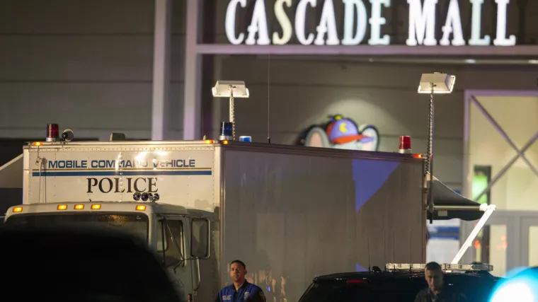 Broj žrtava u pucnjavi u Burlingtonu narastao na pet, ubojica i dalje u bijegu