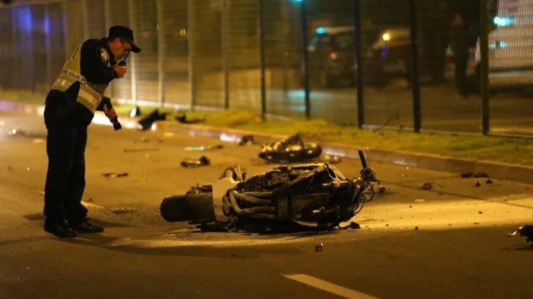 Mladi motociklist sletio s ceste, zabio se stablo i poginuo