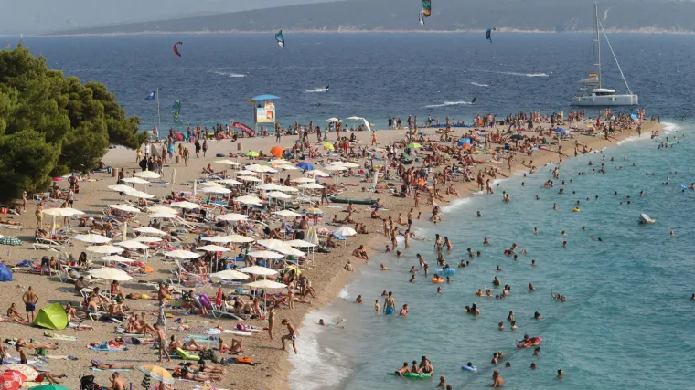 Pozitivna priča iz Bola koji bilježi sjajne turističke podatke: nezaposlenosti nema, tko želi raditi - posao ima