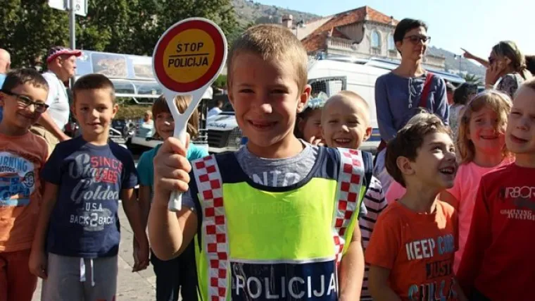 Akcija na Pilama: Pogledajte kako su policajci impresionirali djecu i turiste