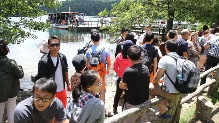 Negativne posljedice masovnog turizma: ugrozili Plitvička jezera i Dubrovnik, UNESCO prijeti sankcijama