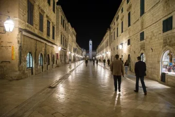 Domaći 'popili' batine od četvorice turista, fizički napadnut i policajac