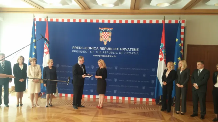 Predsjednica Grabar-Kitarović na Pantovčaku preuzela službene rezultate izbora