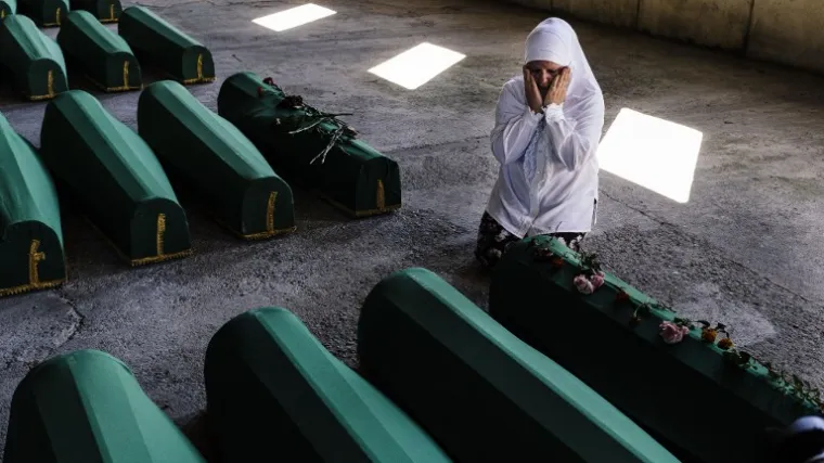 Stotinjak nizozemskih mirovnjaka želi tužiti državu zbog Srebrenice