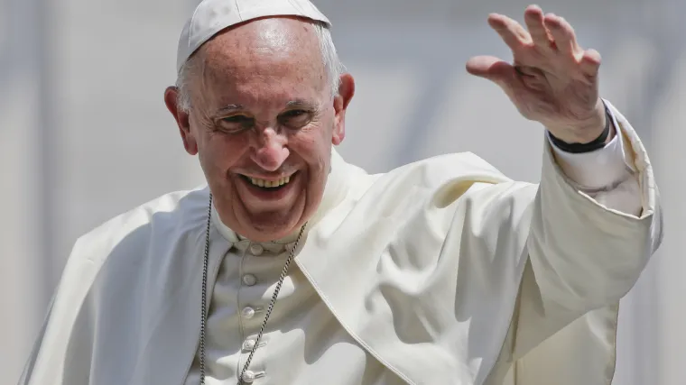 Papa putuje na Kavkaz i sa sobom vodi jednog od konobara iz Doma svete Marte