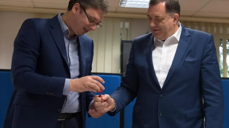 'Vučić zbog starte&scaron;kih ciljeva suspreže bijes prema Dodiku'
