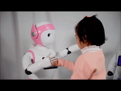 Uskoro će vam djecu čuvati maleni roboti!