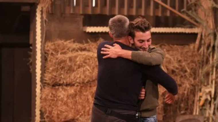 Damir se vraća svojoj djevojci Lari, a show je zbog bolova u nozi odlučio napustiti i Igor