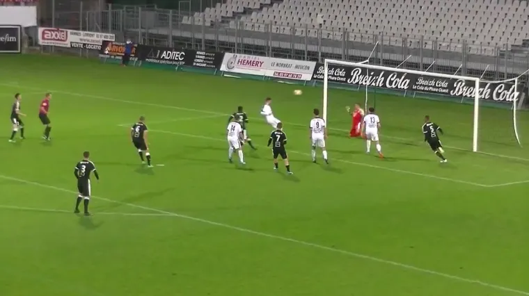 Nesvakida&scaron;nje scene stižu iz francuske treće lige: pogledajte obranu kakva se rijetko viđa