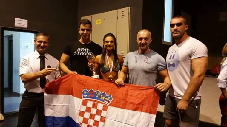 &Scaron;ibenska fitness kraljica Katarina Skroza zlatna na Svjetskom kupu u Pančevu