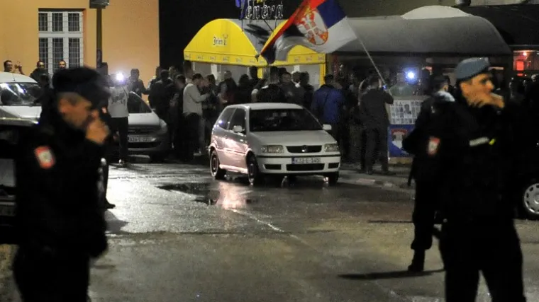 U Srebrenici Srbi slavili uz policiju, Dodik zapjevao, neki skakali u fontanu...