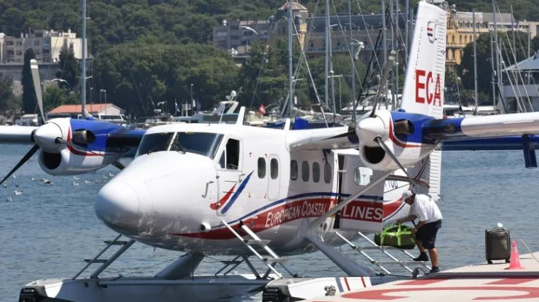 obustavlja letove svojih hidroaviona i otpušta 130 radnika