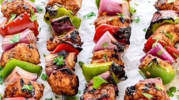 Brzinski ručak: &Scaron;areni ražnjići s piletinom i povrćem