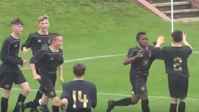 Trinaest mu je godina, a nastupa za Celticovu drugu momčad