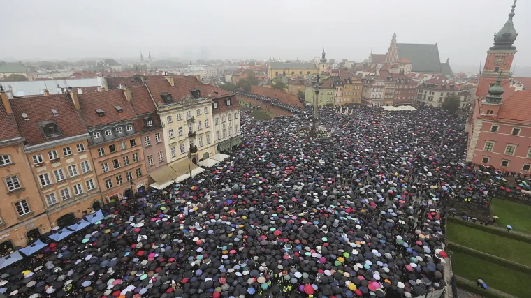 &Scaron;trajk Poljakinja urodio plodom - zakon o pobačaju neće se poo&scaron;travati