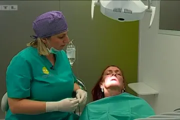 Diana je već godinama jela u bolovima: našu 'Pravu ženu' odveli smo kod zubarke koja je učinila čudo