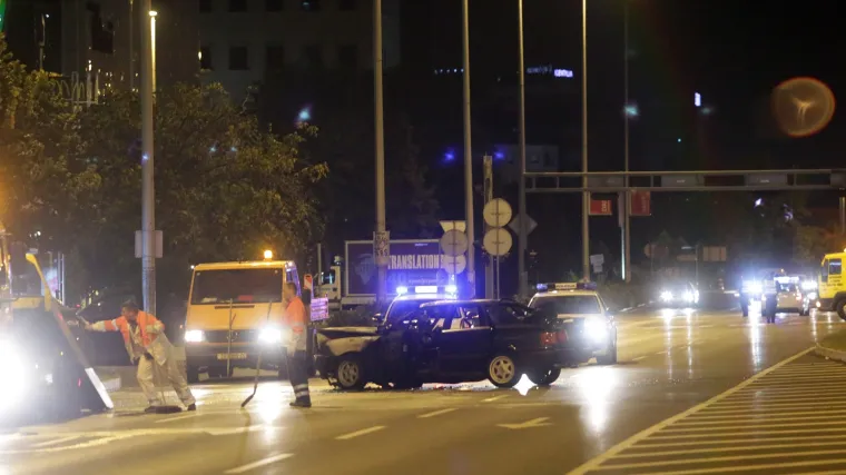 Trostruki sudar u Zagrebu: gorjela vozila, jedna osoba ozlijeđena