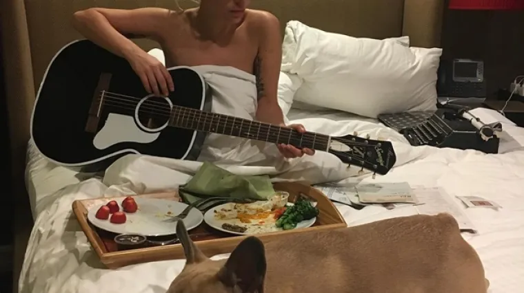 Lady Gaga objavila jo&scaron; jedan singl s novog albuma: srcedrapajuću pjesmu posvetila svojoj biv&scaron;oj ljubavi