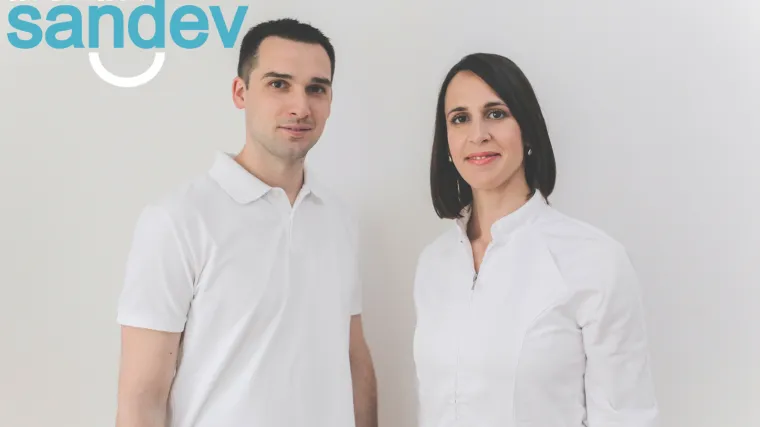 Moraju li umjetni zubi izgledati umjetno?