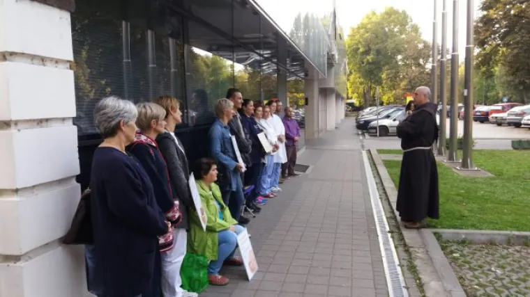 'Policija istražuje okupljanje pred bolnicama i molitvu protiv abortusa'