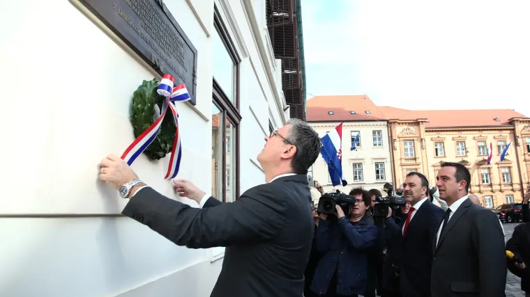 Ore&scaron;ković položio lovorov vijenac na spomen-ploču na 25. obljetnicu raketiranja Banskih dvora