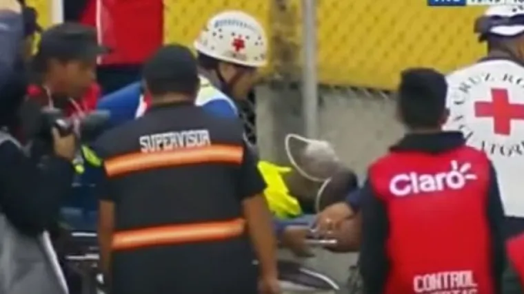 Ekvadorska nogometna zvijezda policiji pobjegla na nosilima pred punim stadionom