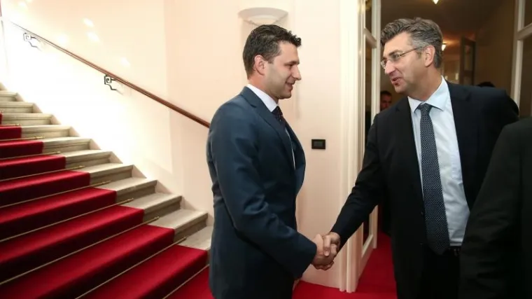 'Čiji je to potpis? Pitajte Božu Petrova...'