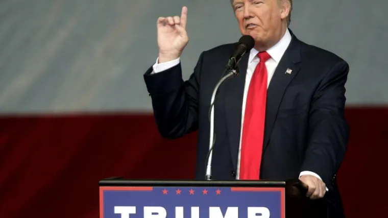 Trump kaže da mu ne pada na pamet povući se iz kampanje zbog snimke