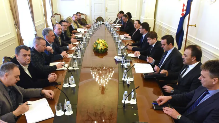 Sindikati javnih službi najavljuju tužbe, u državnim očekuju automatsko povećanje plaća