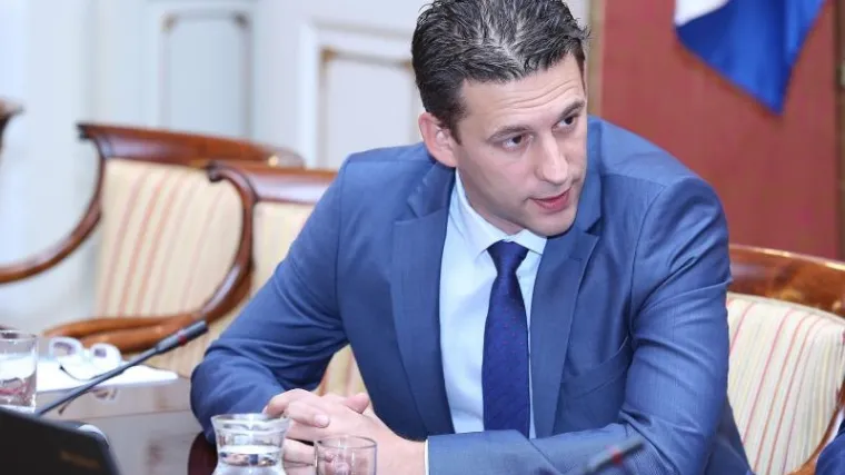 'Imat ćemo 15 zastupnika potrebnih za slanje zakona u hitnu proceduru'