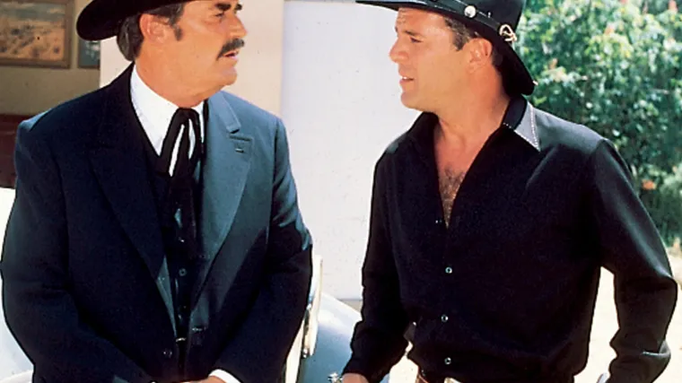 James Garner i Bruce Willis u potrazi su za ubojicom (Skandal u Hollywoodu)