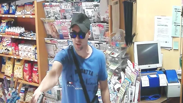 Policija objavila fotografije, prepoznajete li ga?