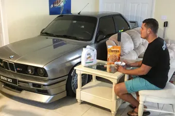 Evo heroja koji je od uragana Matthew svoj BMW sklonio u – dnevni boravak