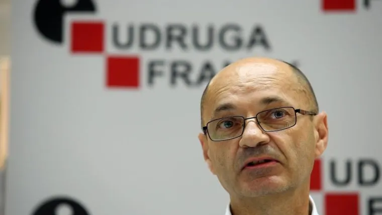 U&scaron;ao u Sabor na listi Živog zida, pa uoči prve sjednice osnovao svoju stranku - imena SNAGA