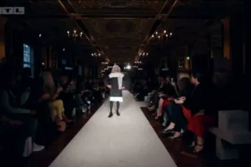 Upoznajte našu najstariju manekenku: Zvončica i u šezdesetoj žari i pali modnim pistama