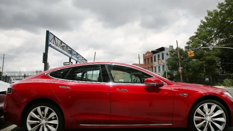 Njemačka vlada proglasila Teslin Autopilot 'ozbiljnom opasnosti za promet'