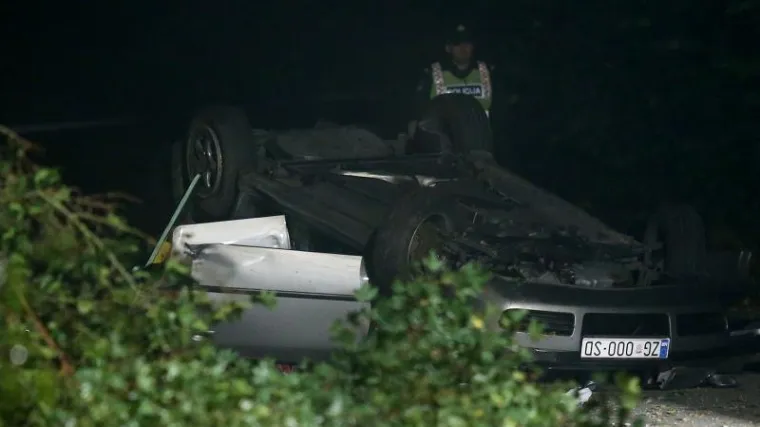 U te&scaron;koj nesreći poginulo dvoje 20-godi&scaron;njaka, jo&scaron; dvoje mladih ozlijeđeno!