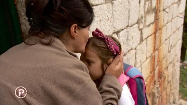 Zove se Lucija i živi u kamenoj kući bez vode i drva za ogrjev