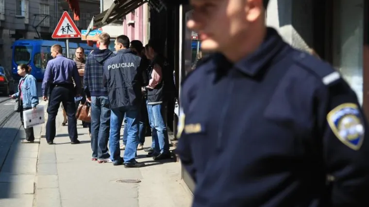 'Izvrijeđao je trojicu dječaka, istukao ih pa pobjegao! Sve su u nevjerici promatrali &scaron;okirani prolaznici'