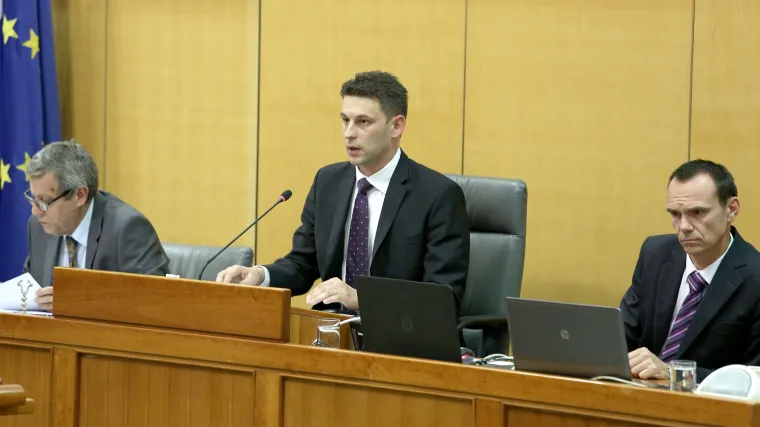 'Petrov je odmah navalio da se usvoje jamstva, očito ne vjeruje HDZ-u, a to izaziva zabrinutost'