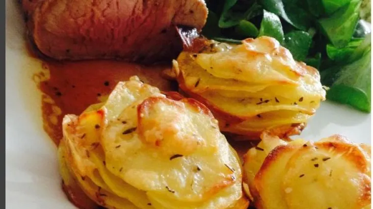 Svaka čast (genijalnom) svinjskom pečenju, ali nama je zapeo za oko prilog