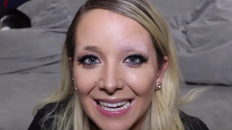 Razlog je prilično genijalan: Jedna od najpoznatijih YouTuberica upravo si je obrijala obrve