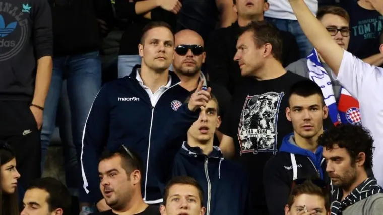 'Mariću, Srbine, čakija ti ne gine'