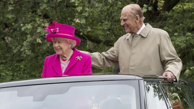 Kraljici Elizabeti savjetovali da se ne udaje za princa Philipa - jer je previ&scaron;e duhovit