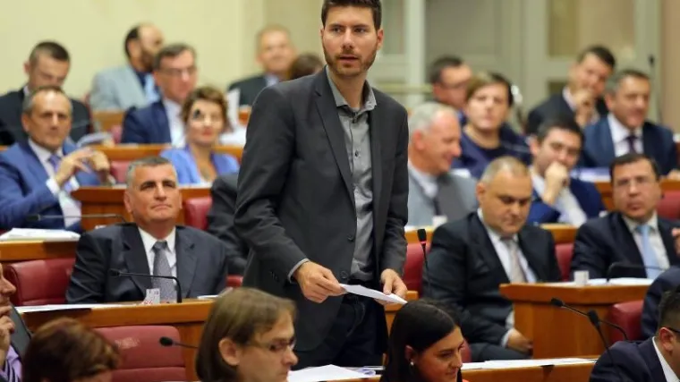 Pernar na Facebooku uputio o&scaron;tru poruku američkoj vladi