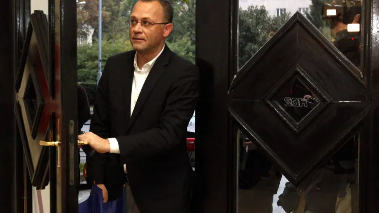 'Zna se kojim krugovima pripada Obuljen, nastavit ću političko djelovanje vjeran Bogu i narodu'