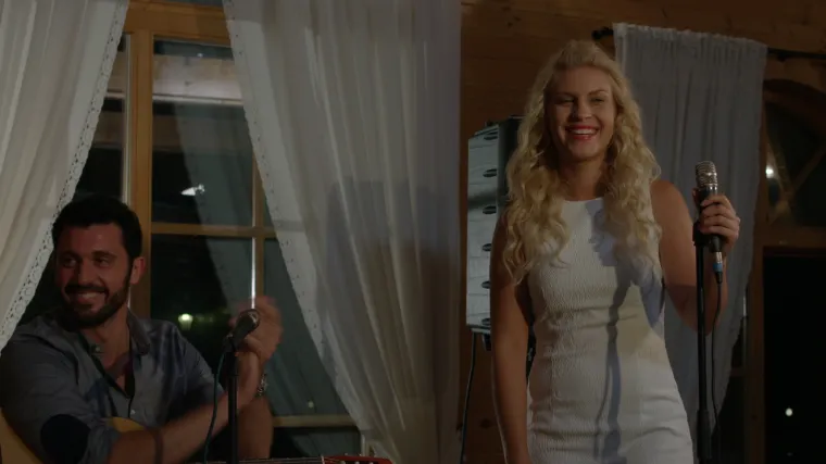 Dva grubijana trebaju omesti Aninu i Petrovu gažu (Zlatni dvori)